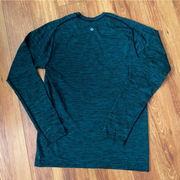 ****SOLD****Lululemon men’s metal vent long sleeve; heathered green and BLK - Picture 6 of 6